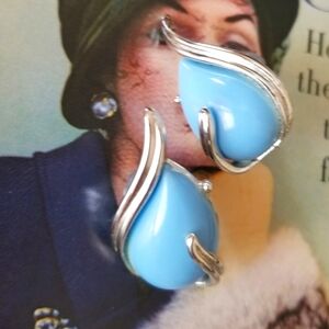 ❗Vintage 1950s Signed Coro Light Blue Silver Clip On Statement Earrings❗